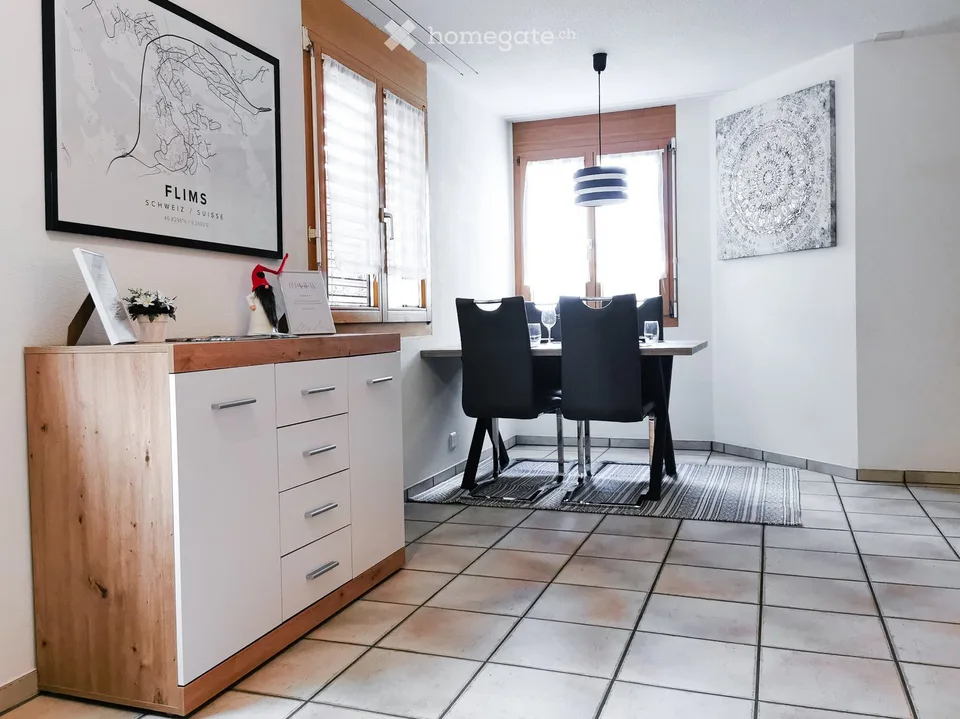 Monolocale arredato (con posto auto in garage) a Flims Dorf