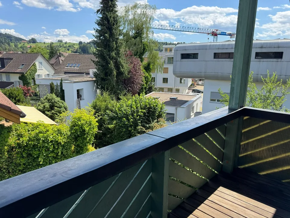 Ampio appartamento di 5,5 locali in stile casa di campagna a Bäretswil – disponibile da settembre o su accordo