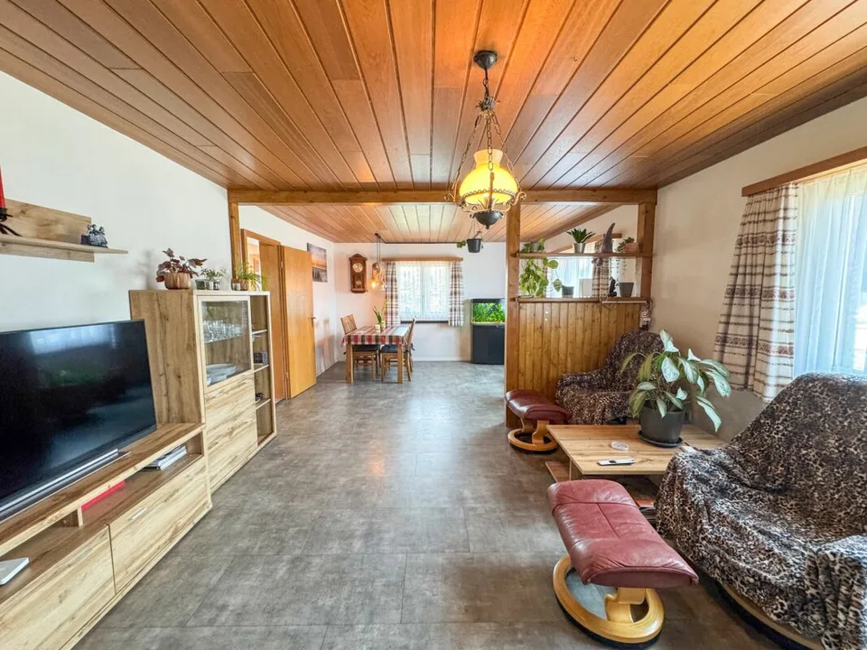 Affascinante casa unifamiliare di 4,5 locali con grande giardino e molto potenziale