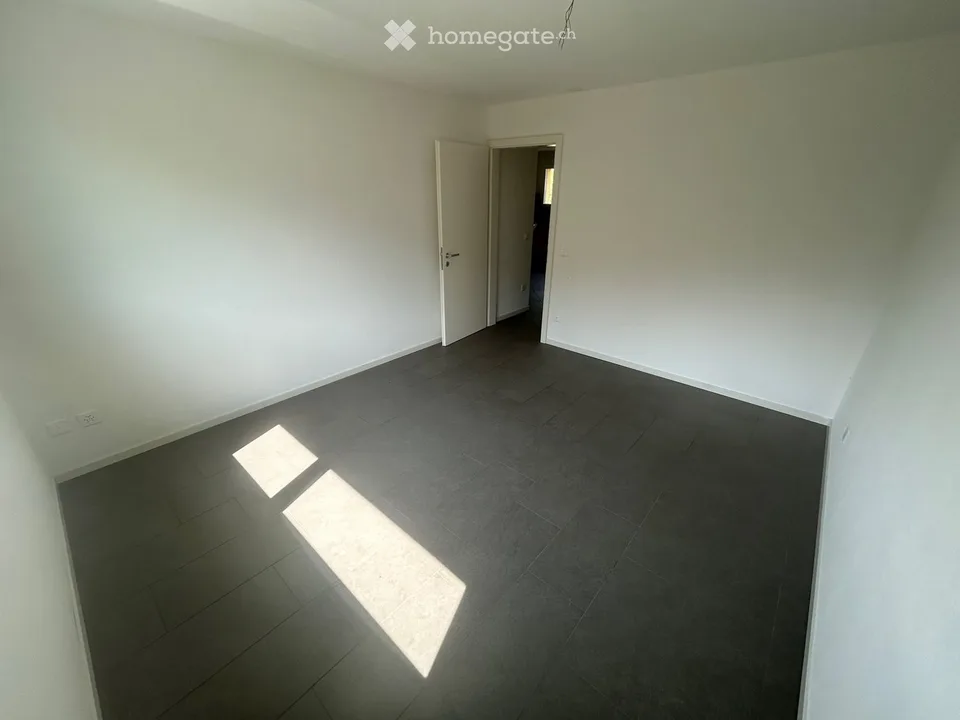 Melano: 3½-Zimmer-Wohnung oder Büro, nur wenige Schritte vom See entfernt