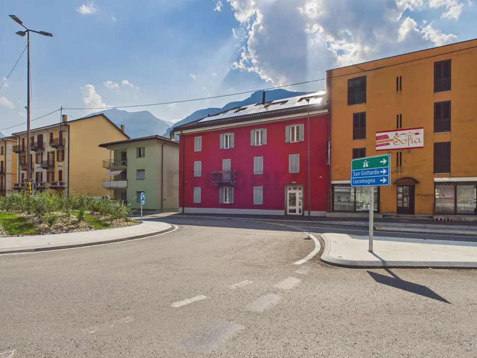 Exklusive Investitionsmöglichkeit - Mietshaus gegenüber dem Bahnhof von Biasca