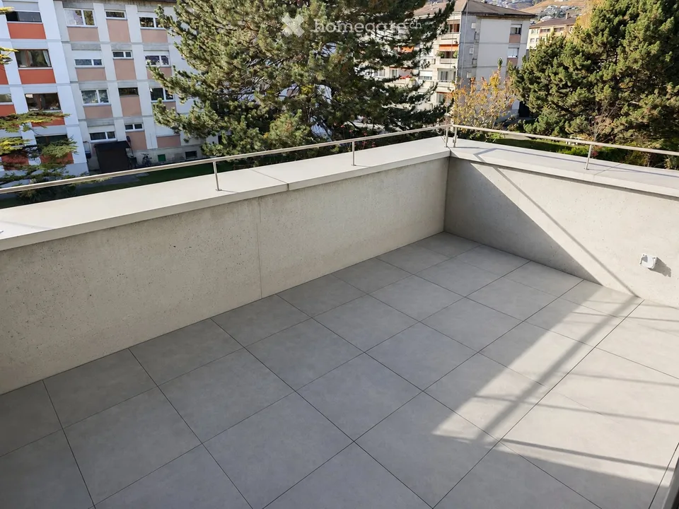 Moderne 2,5-Zimmer-Wohnung mit Terrasse und 2 Parkplätzen