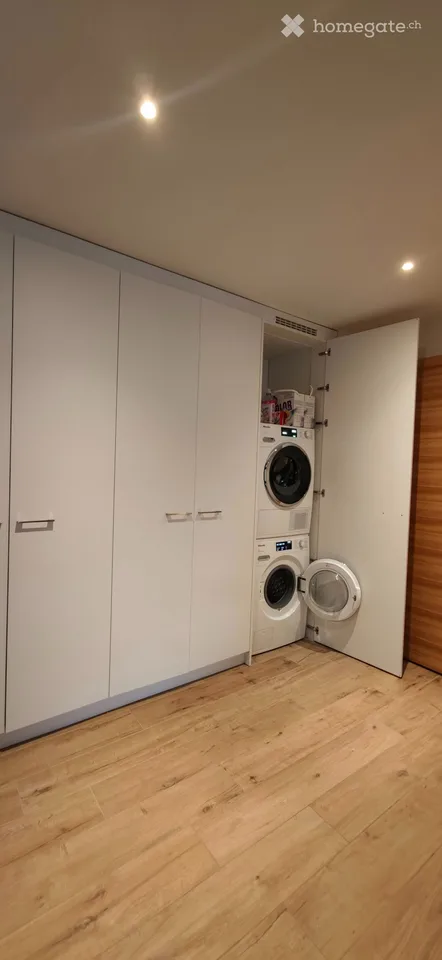 Moderne 2,5-Zimmer-Wohnung mit Terrasse und 2 Parkplätzen