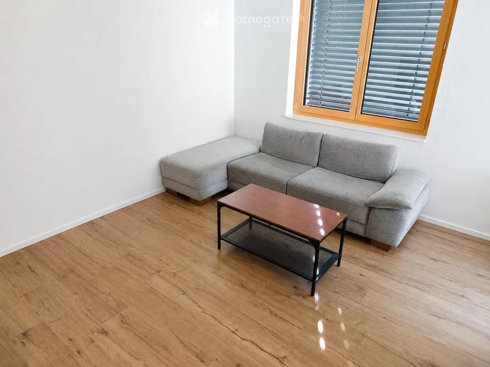 Moderne 2,5-Zimmer-Wohnung mit Terrasse und 2 Parkplätzen