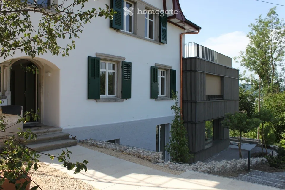 Charmante 3.5-Zimmer-Maisonette-Wohnung mit Stadtblick in Zürich-Höngg