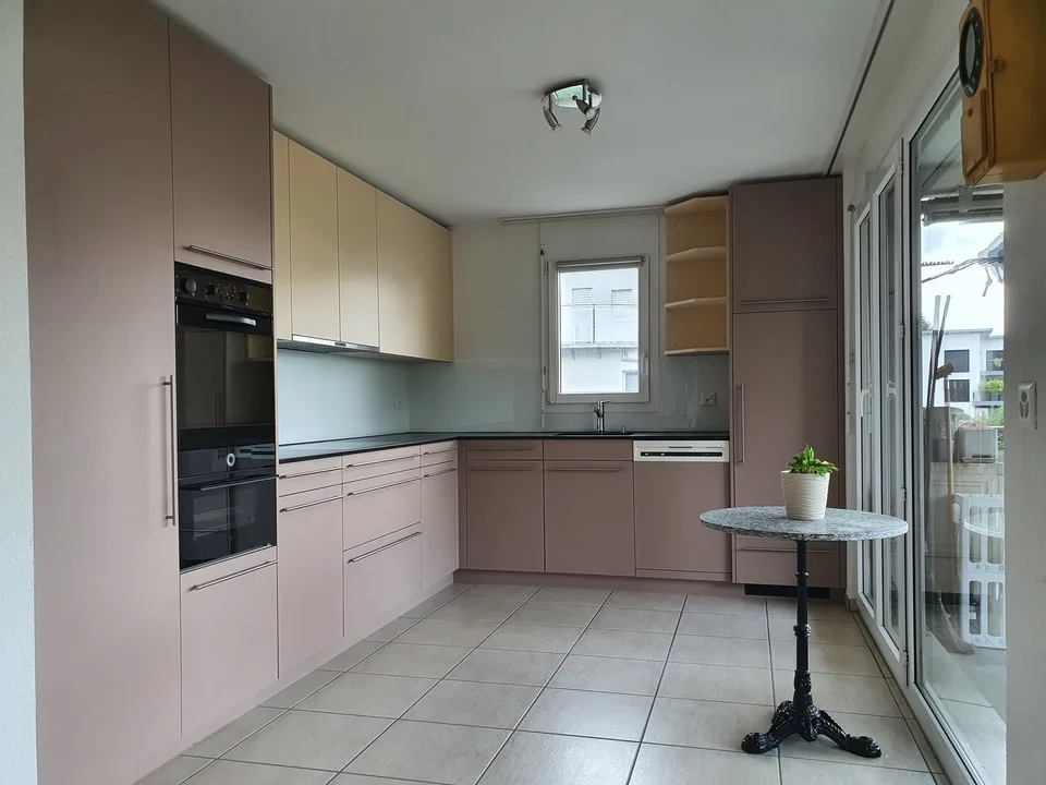 Appartement 4 pièces lumineux avec balcon et proximité du lac à Gerolfingen