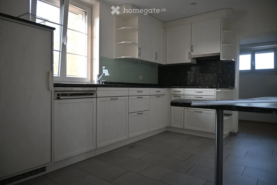 Geräumige 5.5-Zimmer-Wohnung mit Balkon in Dinhard
