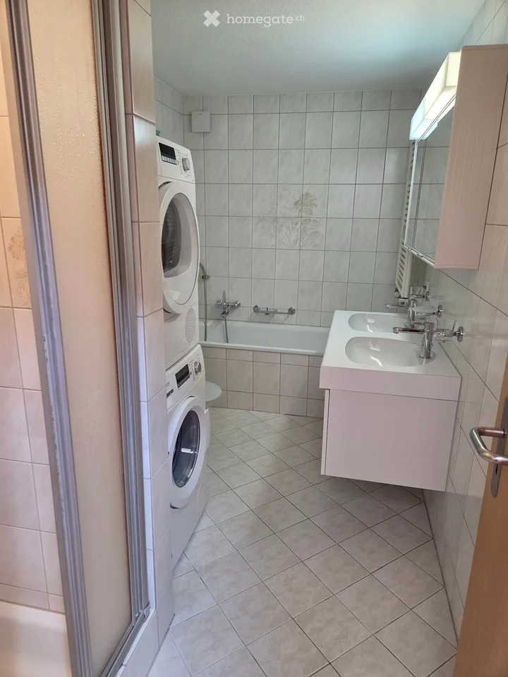 Grosse, helle 5.5 Zimmer-Wohnung auf Bauernhof zu vermieten