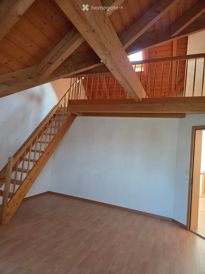 Grosse, helle 5.5 Zimmer-Wohnung auf Bauernhof zu vermieten
