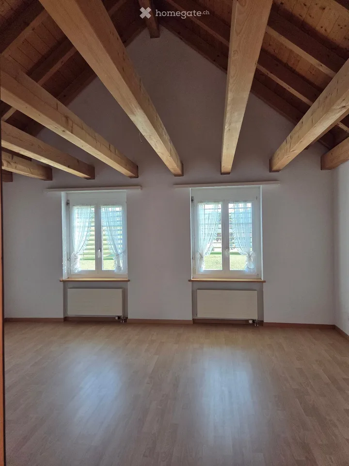 Grosse, helle 5.5 Zimmer-Wohnung auf Bauernhof zu vermieten