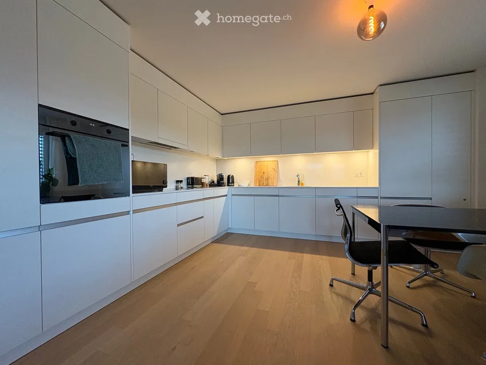 Mietet Zimmer mit eigenem Badezimmer in Luxusgebäude