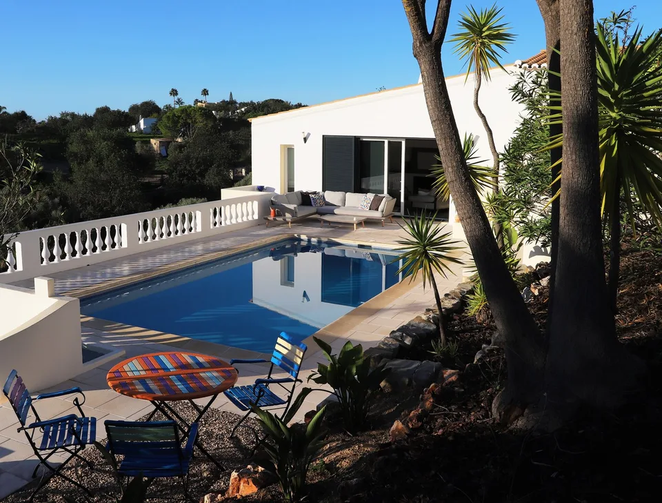 Nouveau prix ! Villa de charme rénovée, vue panoramique, à 8 minutes de Vilamoura et de ses golfs