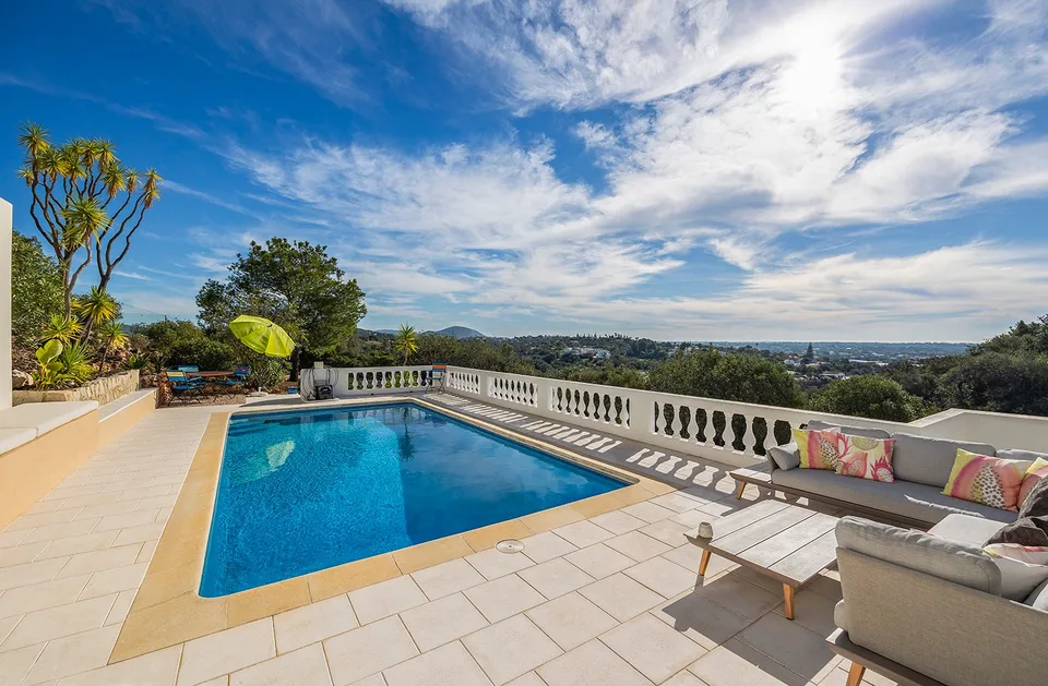 Nuovo prezzo! Villa affascinante ristrutturata, vista panoramica, a 8 minuti da Vilamoura e dai suoi campi da golf