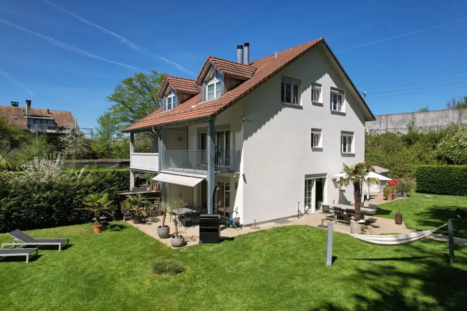Familienfreundliches 5.5-Zimmer-Doppeleinfamilienhaus mit grossem Garten und Erweiterungspotenzial