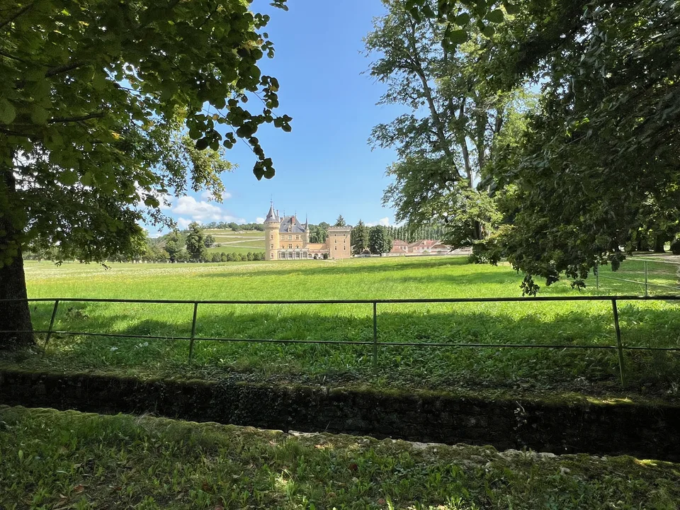 Prächtiges Schloss auf 132 Hektar