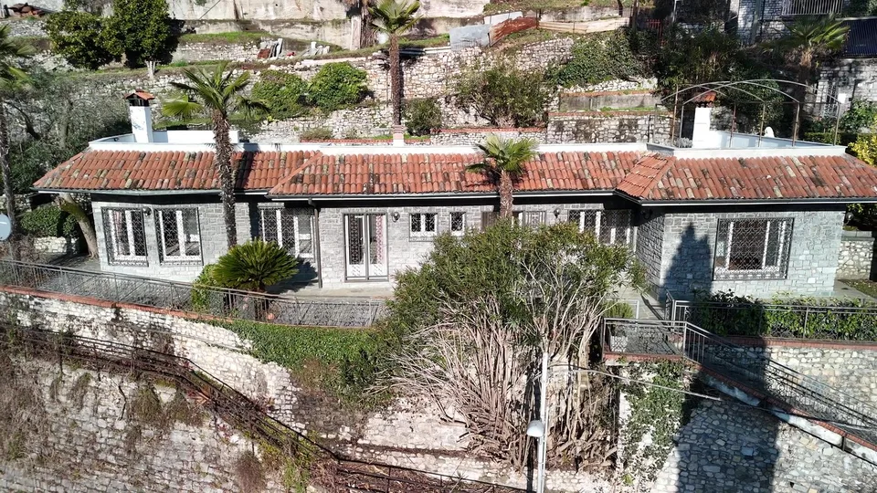 ORIA/VALSOLDA - VILLA MIT PRÄCHTIGER SEESICHT ZU VERMIETEN