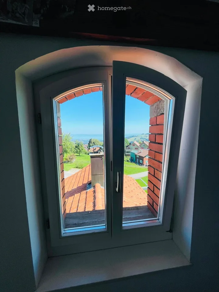 Charmante 3.5-Zimmer-Dachwohnung im Altbau – Speicher AR