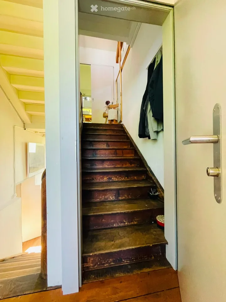 Charmante 3.5-Zimmer-Dachwohnung im Altbau – Speicher AR