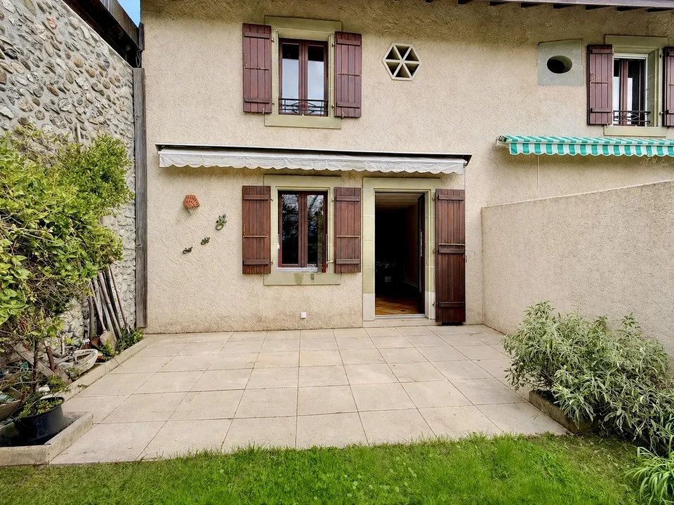 Authentique maison de village avec jardin privatif en bordure de zone agricole