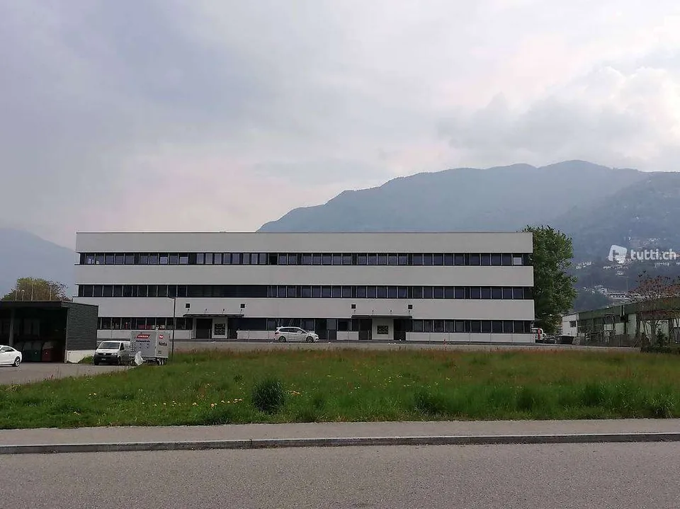Miete von 234 m² Gewerbefläche in Giubiasco - Erdgeschoss