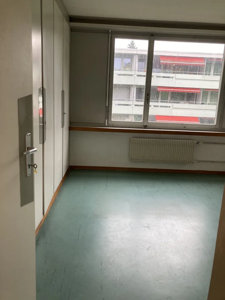 Appartamento al primo piano, 3 1/2 locali edificio storico, vicino alla stazione di Thun ristrutturato di recente.