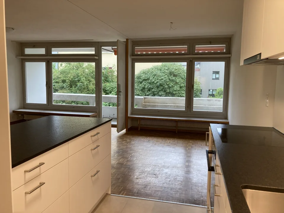 Wohnung im ersten Stock, 3 1/2 Zimmer Altbau, Nähe Bahnhof Thun neu renoviert.
