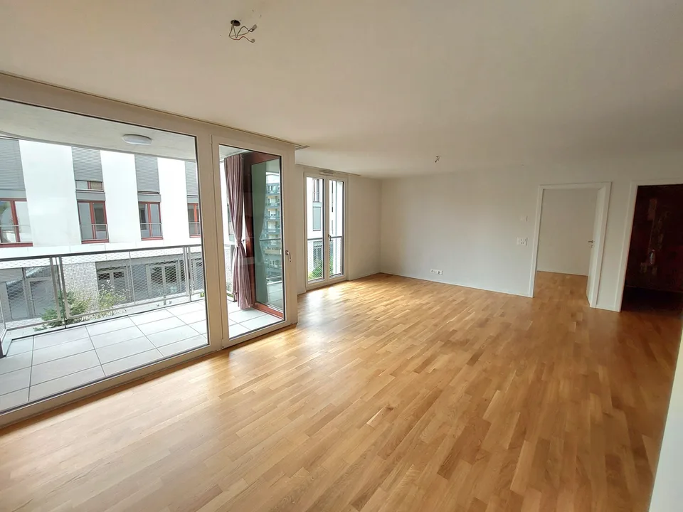 SCHÖNES 2.5-ZIMMER-APARTMENT MIT BALKON IN DER STADTMITTE