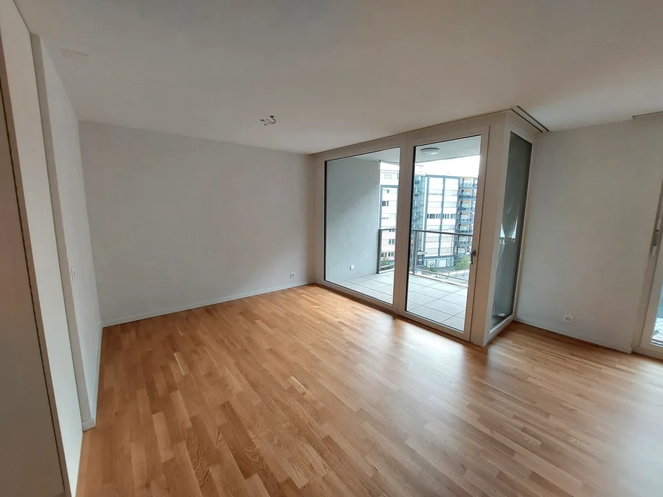SCHÖNES 2.5-ZIMMER-APARTMENT MIT BALKON IN DER STADTMITTE