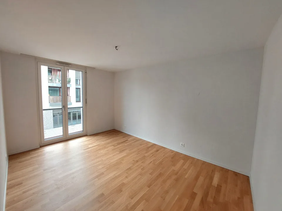 SCHÖNES 2.5-ZIMMER-APARTMENT MIT BALKON IN DER STADTMITTE