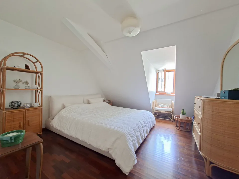 PRÄCHTIGES 4.5-ZIMMER-WOHNUNG MIT GROßEM BALCON