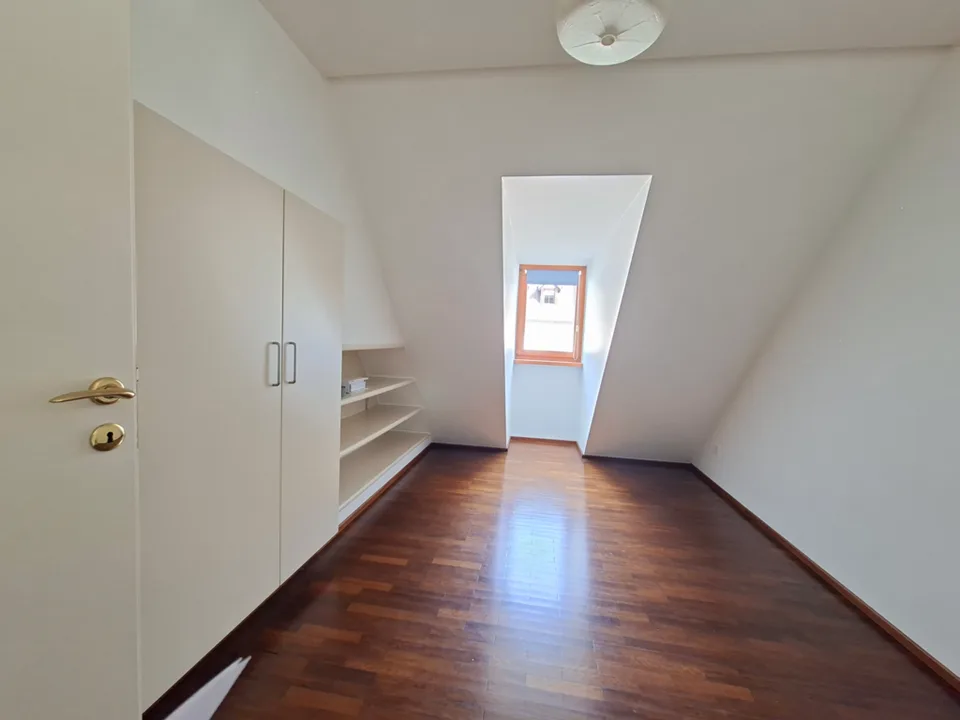 APPARTAMENTO DI 4.5 LOCALI MAGNIFICO CON AMPIO BALCONE – foto 6 di 8