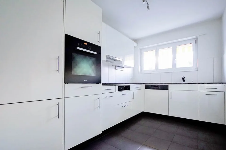 attraktive 3.5 Zi.-Wohnung mit grossem sonnigen Balkon