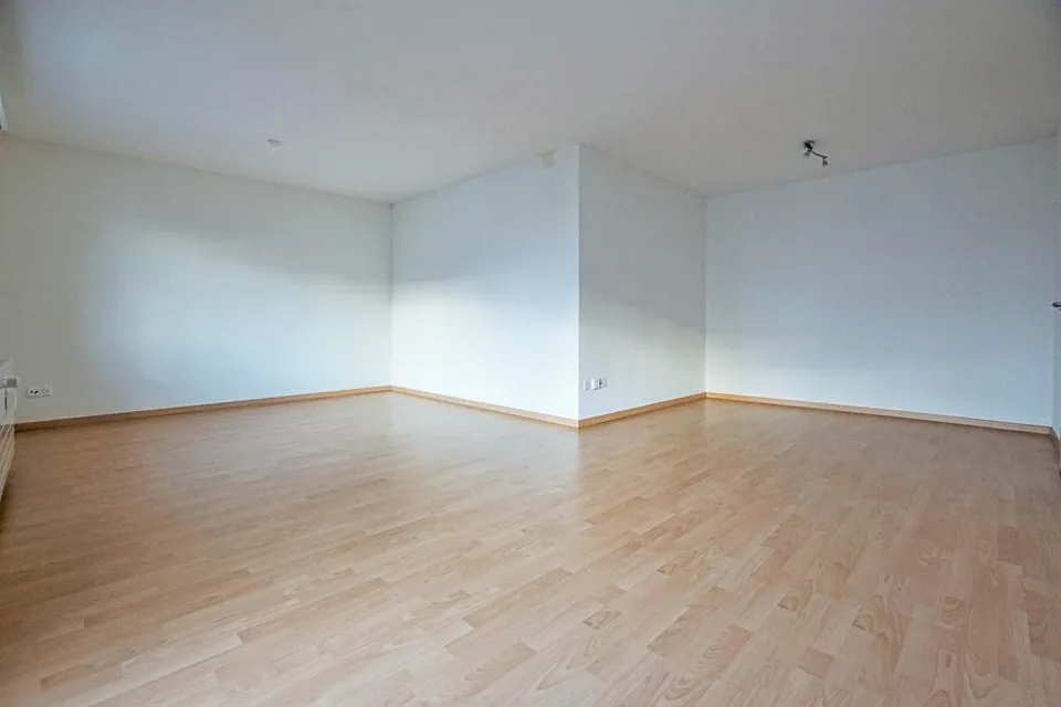 Appartamento attraente di 3.5 locali con ampio balcone soleggiato
