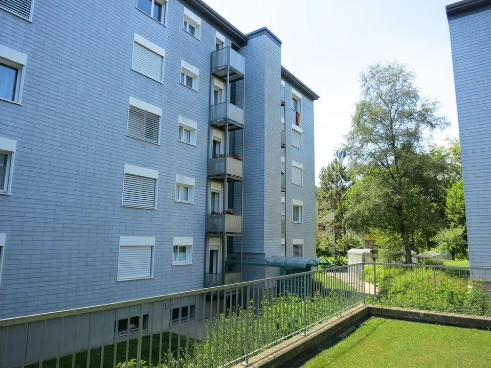 Helle Wohnung mit verglastem Balkon