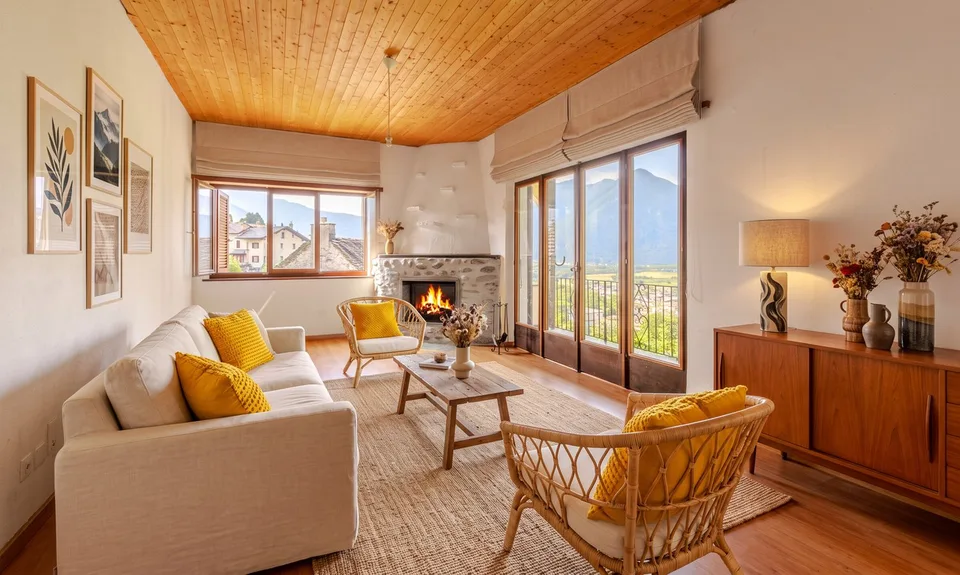 BELLA CASA TICINESE DI 5.5 LOCALI CON VISTA LAGO A CUGNASCO