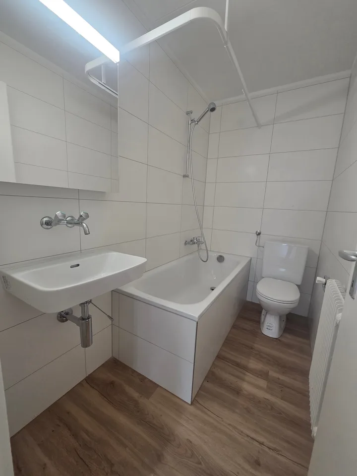 Vollständig sanierte 3-Zimmer-Wohnung mit Balkon und schöner Aussicht in Zollikofen