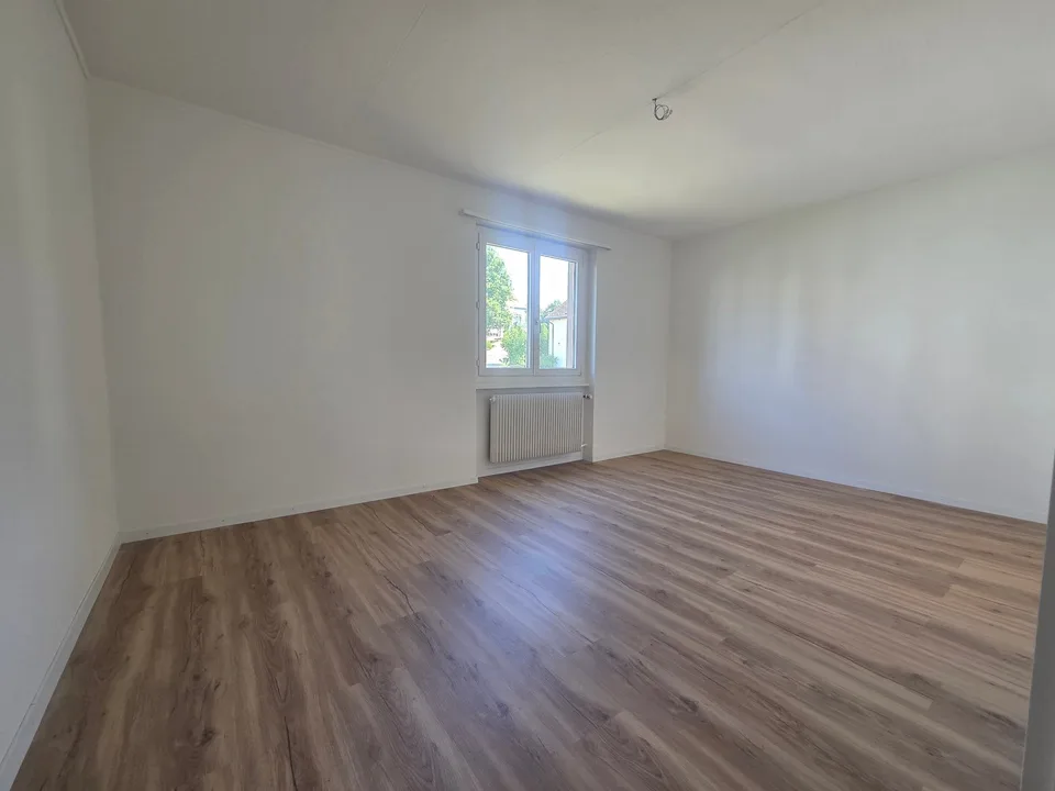 Vollständig sanierte 3-Zimmer-Wohnung mit Balkon und schöner Aussicht in Zollikofen
