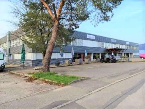 AUßERGEWÖHNLICHER NETTOERTRAG von 6,42% - Renoviertes Industriegebäude mit 4554 m², vermietet an 33 Unternehmen – Foto 6 von 24