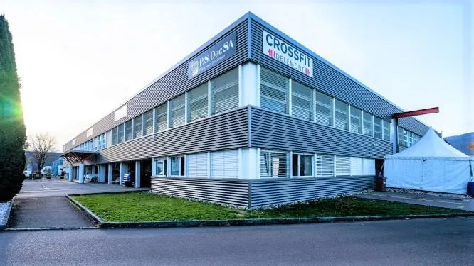 RENDITA NETTA ECCEZIONALE del 6,42% - Complesso industriale ristrutturato di 4554 m² affittato a 33 aziende