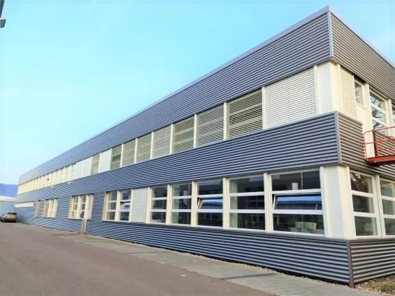 RENDITA NETTA ECCEZIONALE del 6,42% - Complesso industriale ristrutturato di 4554 m² affittato a 33 aziende