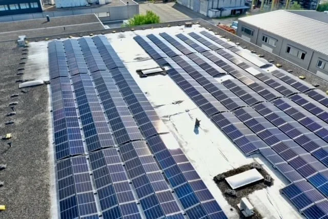 AUßERGEWÖHNLICHER NETTOERTRAG von 6,42% - Renoviertes Industriegebäude mit 4554 m², vermietet an 33 Unternehmen – Foto 9 von 24