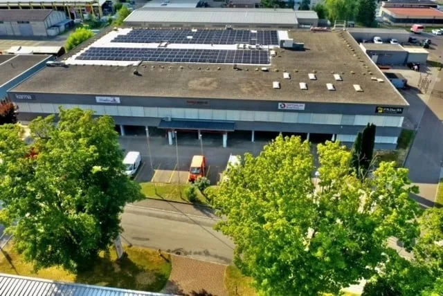 AUßERGEWÖHNLICHER NETTOERTRAG von 6,42% - Renoviertes Industriegebäude mit 4554 m², vermietet an 33 Unternehmen – Foto 8 von 24