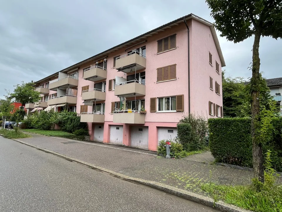 Gemütliche und grosszügige Wohnung an zentraler Lage