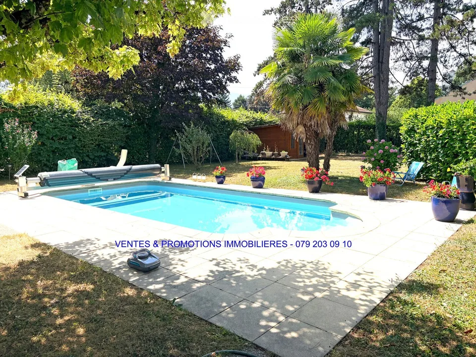 RARE IN CHENE-BOUGERIES - EINZELSTÄNDIGES HAUS MIT EINEM GESCHOSS MIT SCHWIMMBAD AUF EINEM 1'280 M2 GROßEN GRUNDSTÜCK