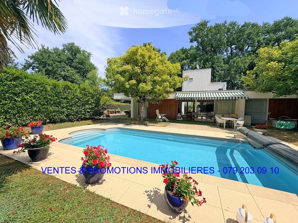 RARE A CHENE-BOUGERIES - VILLA DE PLAIN-PIED AVEC PISCINE SUR PARCELLE de 1'280 m2