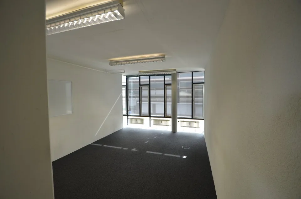 580m2 mit gut unterteilten Räume für sich alleine?!  Bei uns werden Sie fündig.