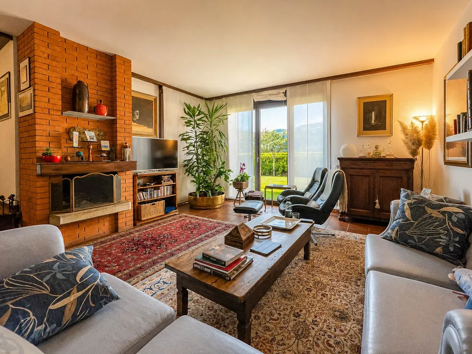 Reihenendhaus mit offenem Blick in Vezia