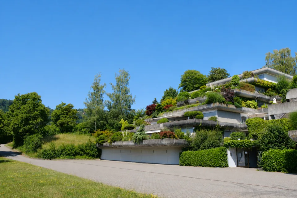 GROSSEN IMMOBILIEN - Exklusives 5.5-Zimmer-Terrassenhaus mit Panorama auf Aaretal und Berner Alpen