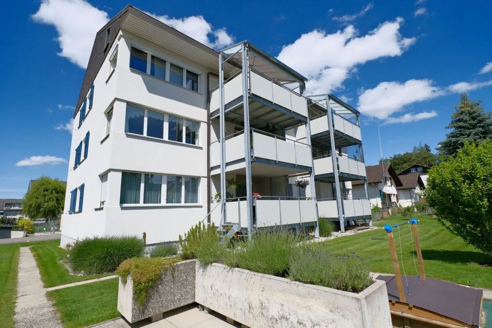 GROS IMMOBILIER - Appartement 3,5 pièces avec grand balcon et accès direct au jardin à Thierachern