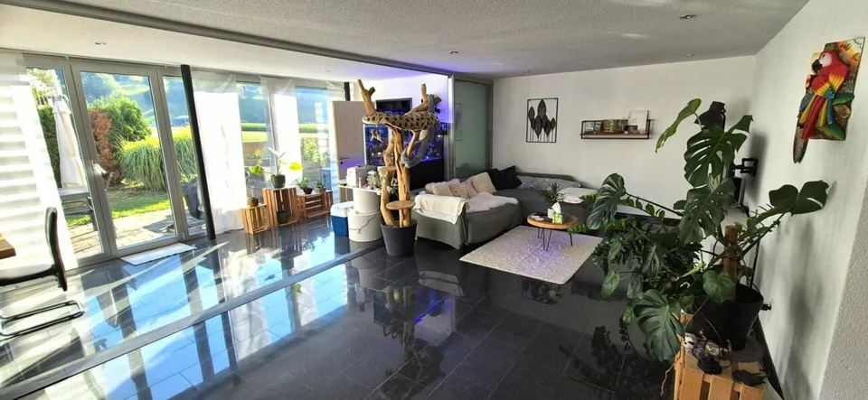 Moderne Gartenwohnung mit Whirlpoolbad und Wintergarten